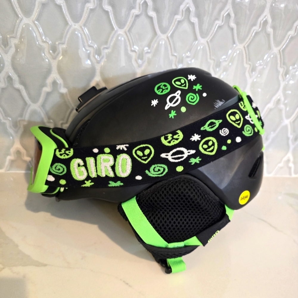 Giro Kids Helmet - Black and Green